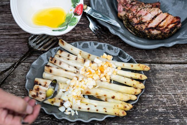 Asperge op de BBQ – wit goud vs. groene krachtpatser